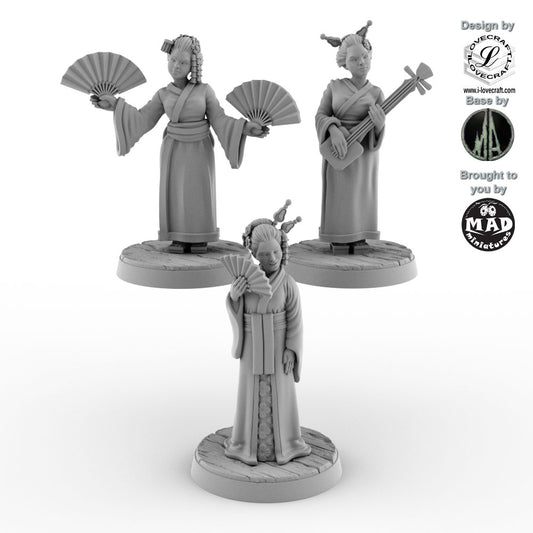 Set of three Geisha miniatures – dancer, musician, and lady with fan – Nippon Saga models by Mad Miniatures.