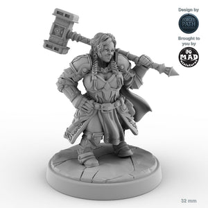 Female Dwarf Fighter with Warhammer A