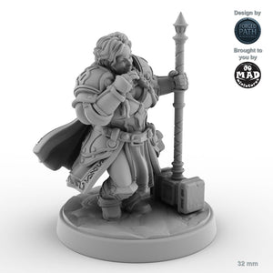 Female Dwarf Fighter with Warhammer B