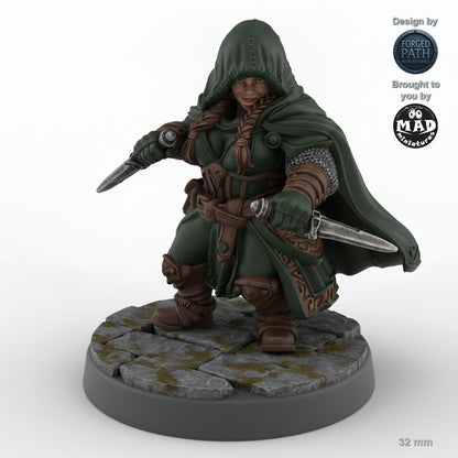 Skulking Female Dwarf Rogue A