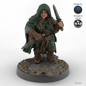 Skulking Female Dwarf Rogue C