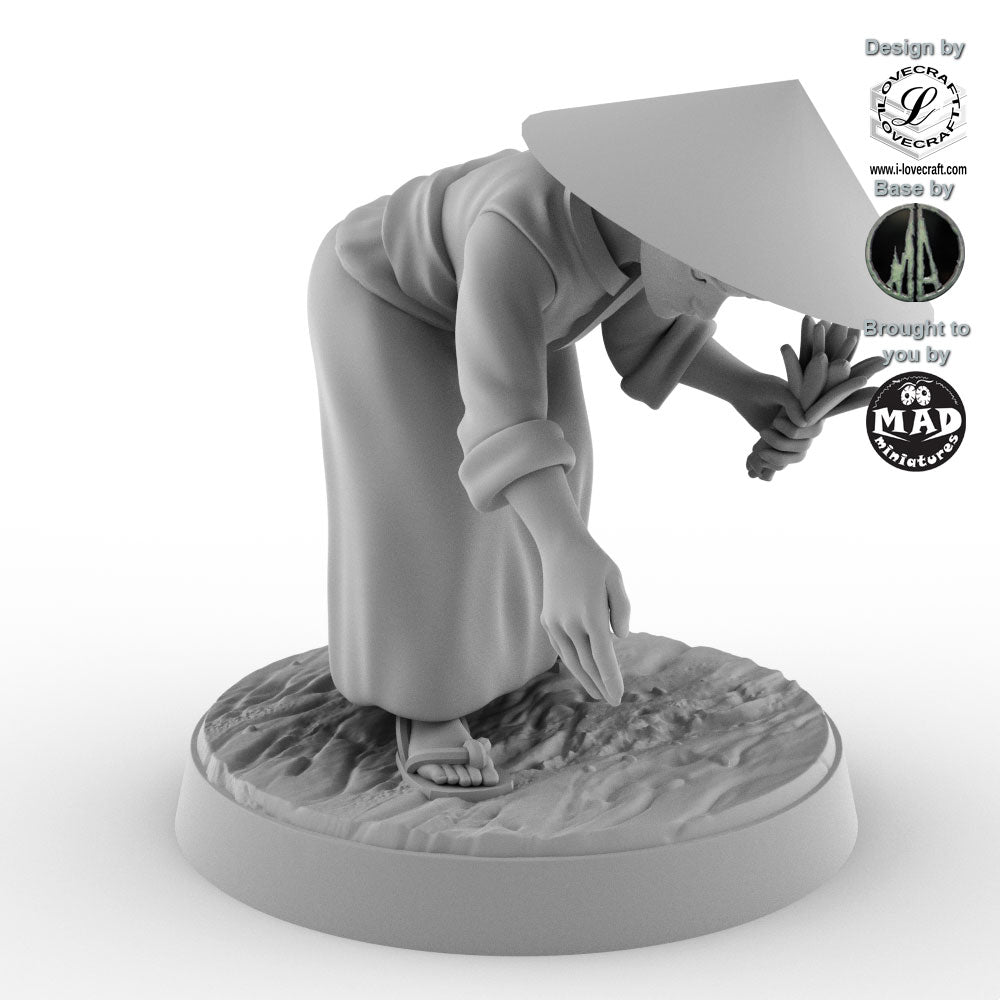 28 mm Japanese field worker miniature harvesting rice with straw hat, Iain Lovecraft