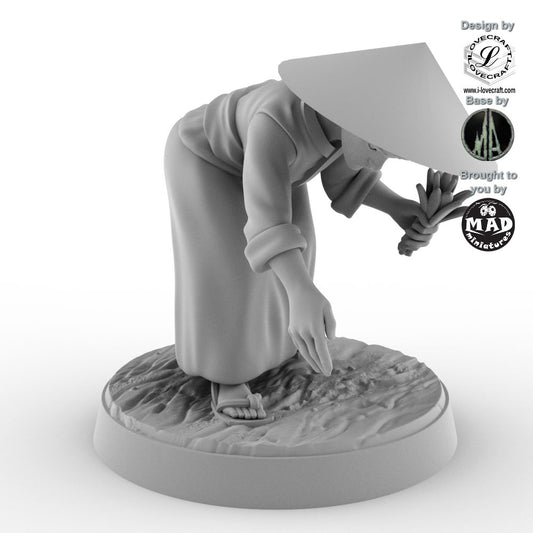 28 mm Japanese field worker miniature harvesting rice with straw hat, Iain Lovecraft