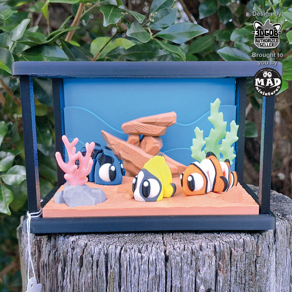 Glowing articulated fish tank with clownfish, butterfly fish and surgeon fish by Mad Miniatures