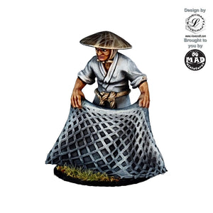 28mm miniature of an Edo-period fisherman in a white robe and straw hat, holding a fishing net, designed for tabletop gaming and dioramas.
