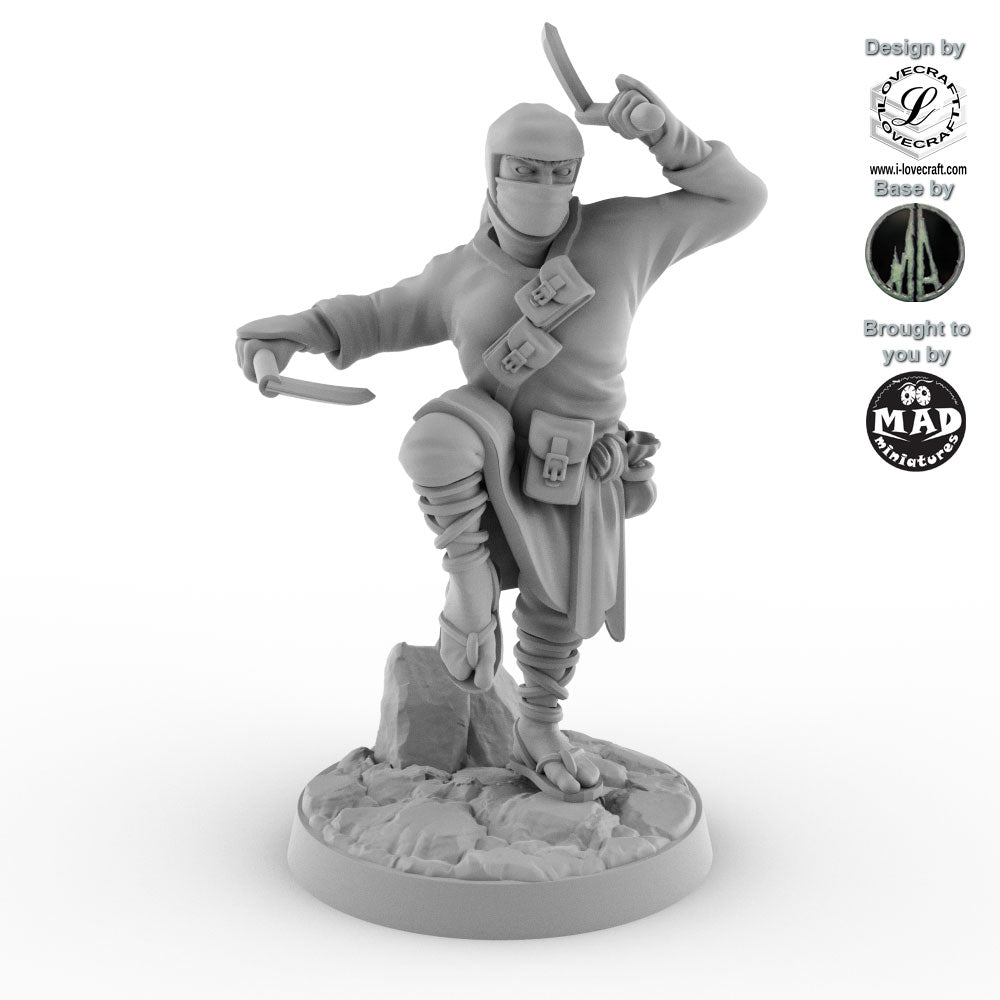 The Twin Fangs from Nippon Saga – 28 mm ninja miniature designed by Iain Lovecraft, dual-wielding kama blades, made by Mad Miniatures.