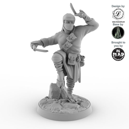 The Twin Fangs from Nippon Saga – 28 mm ninja miniature designed by Iain Lovecraft, dual-wielding kama blades, made by Mad Miniatures.