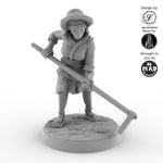 32 mm miniature of a Japanese woman farmer with a straw hat using a hoe – Nippon Saga model by Mad Miniatures.