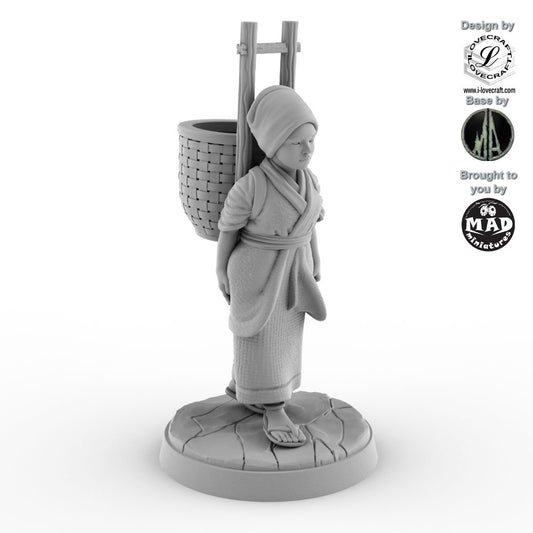 32 mm miniature of a Japanese field worker carrying a woven basket – Nippon Saga model by Mad Miniatures.