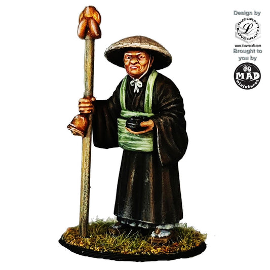 32 mm Shinto Priest miniature holding staff and bowl, wearing traditional robes and straw hat – Nippon Saga by Mad Miniatures.