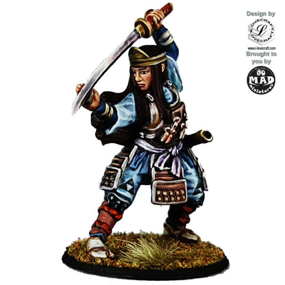 Highly detailed 32 mm Onna-Bugeisha miniature wielding a katana, designed by Iain Lovecraft, painted in blue samurai armour.