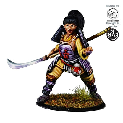 3D-printed Onna-Bugeisha miniature wielding a Naginata, designed by Iain Lovecraft, in 32 mm scale with detailed samurai armour.